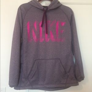Women Nike therma-fit hoodie